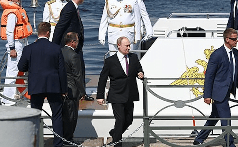То, что увидели в руках охранника Путина, ошеломило сеть ➤ Prozoro.net.ua