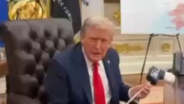 Зеленський вручив Трампу подарунок від бійця ЗСУ: відповідь глави США