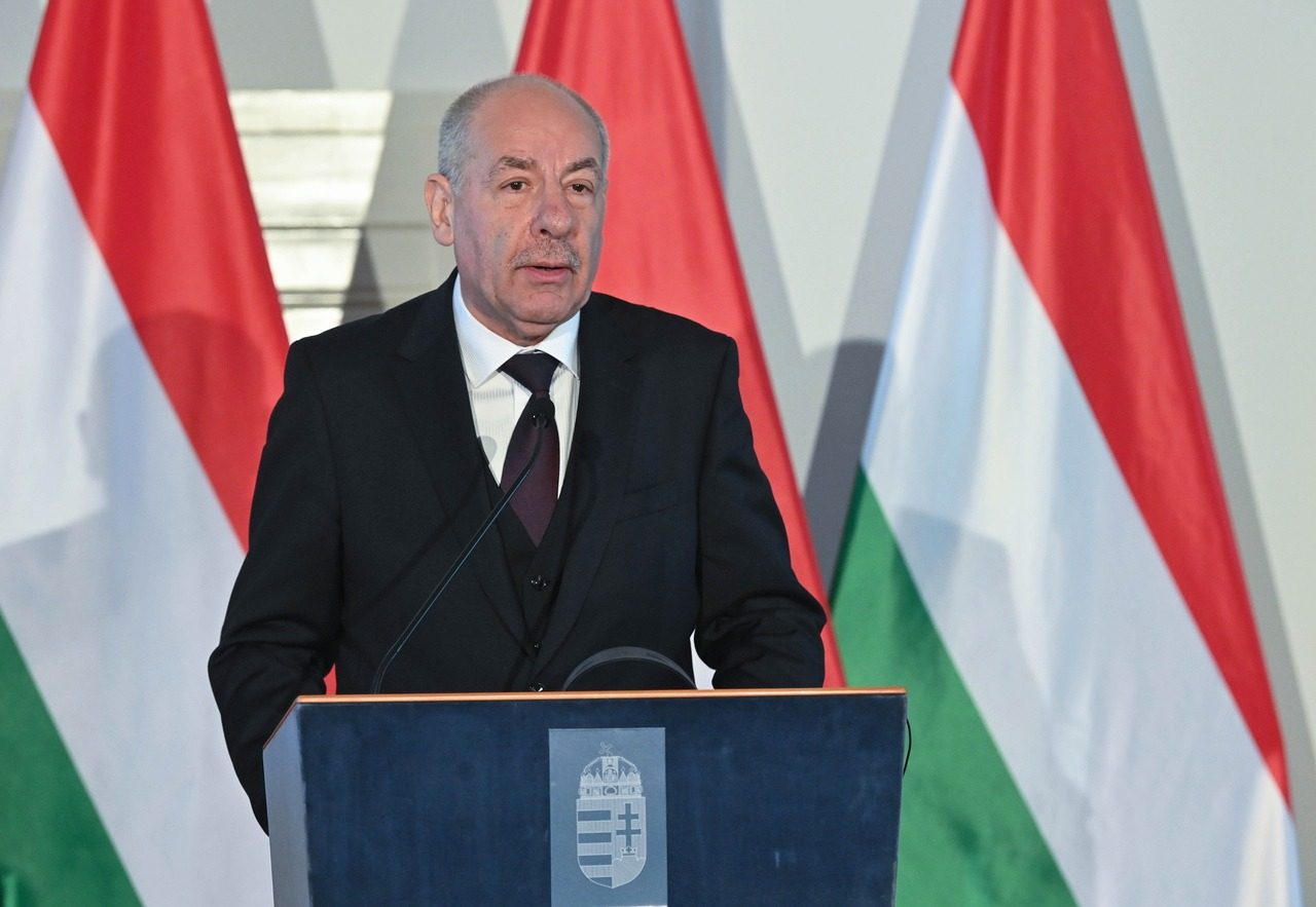 Угорський президент здивував заявою про удар РФ по Мукачевому