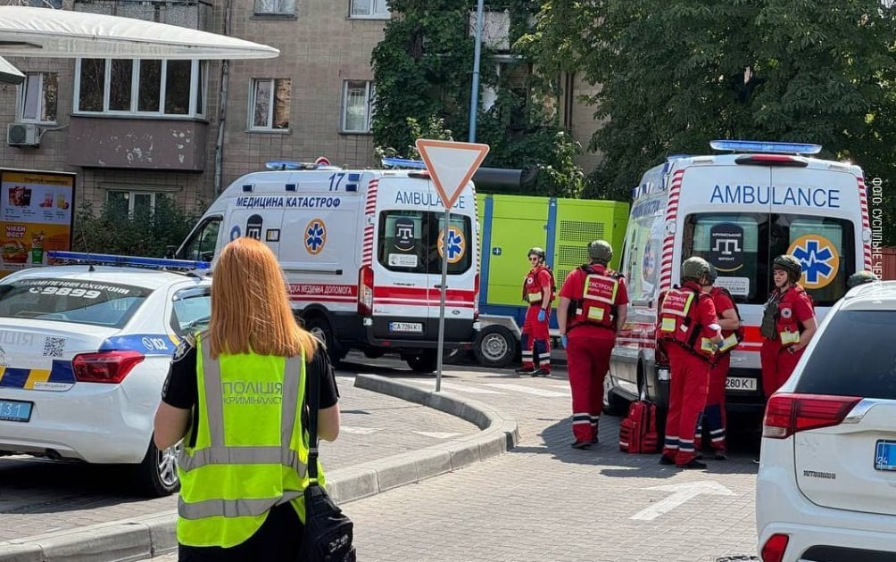 У Черкасах сталася стрілянина в McDonald`s: усі подробиці 3 У Черкасах сталася стрілянина в McDonald`s: усі подробиці