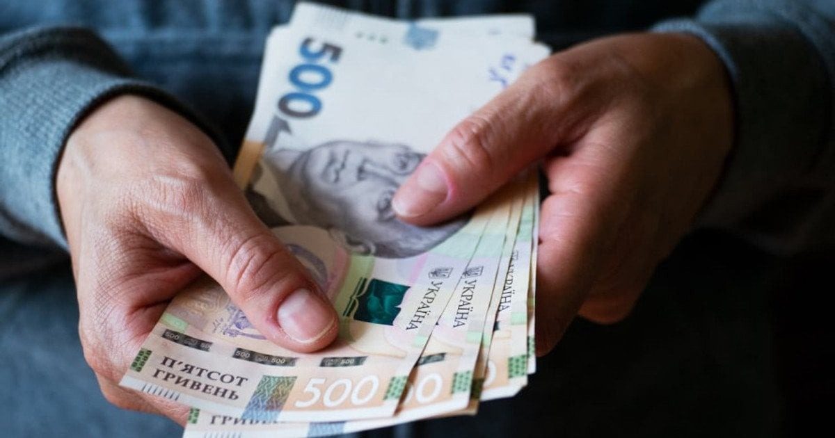 Соцпомощь: сколько платят инвалидам и пенсионерам без стажа