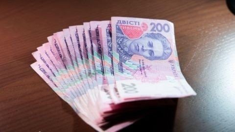Експерт сказав, на скільки вистачить прожиткового мінімуму в Україні