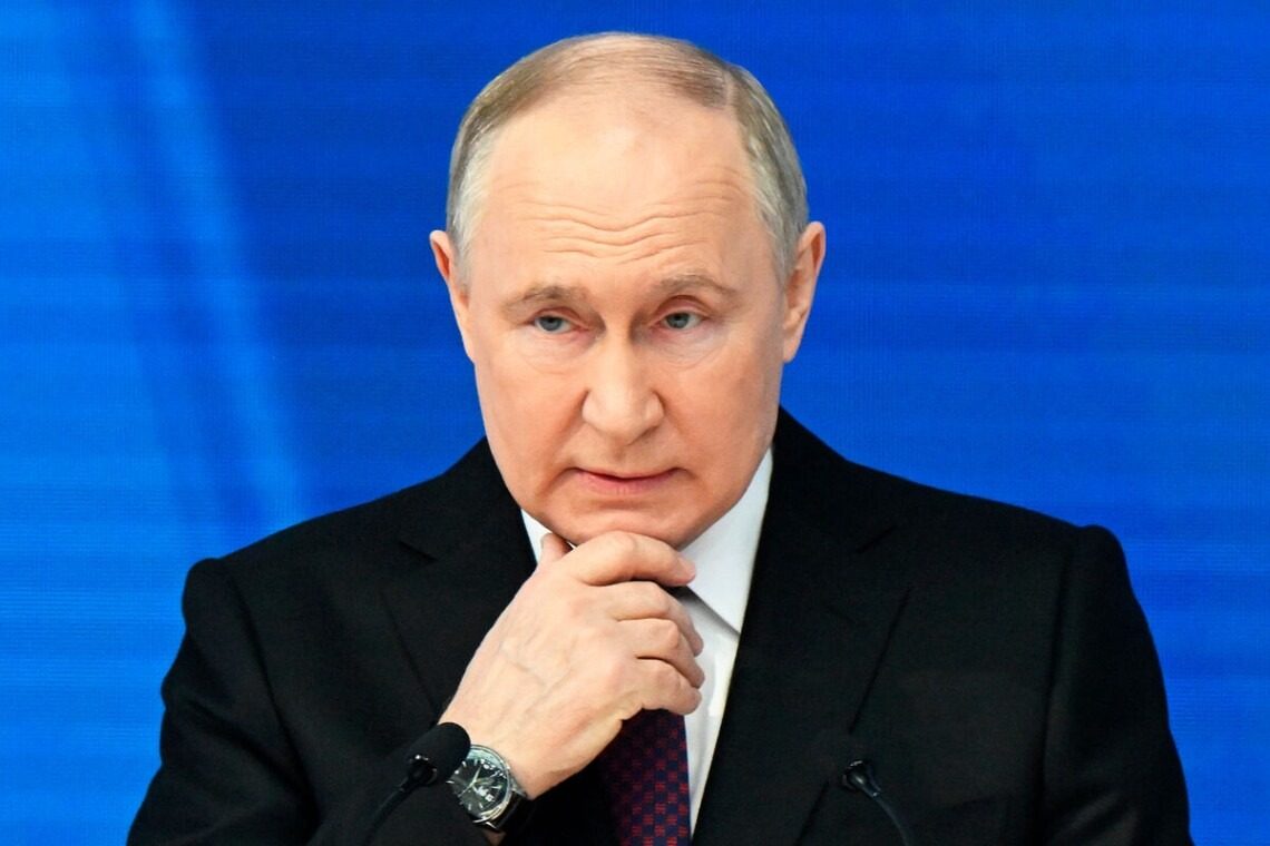 “РФ на межі рецесії, але Путін ламає комедію”, – Bloomberg