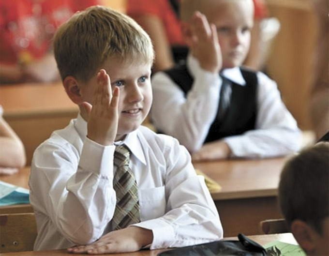 В школах Украины попрощались с совковой традицией
