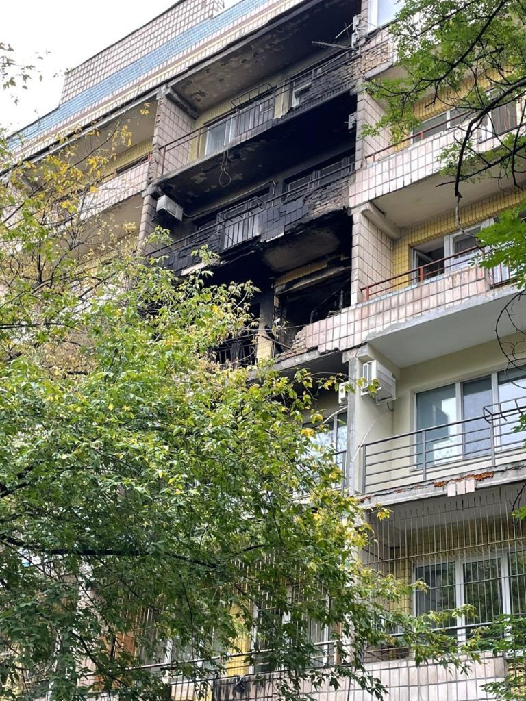 Российская атака на Киев: в Институте кардиологии погибли медсестра и пациент (фото) 3 Российская атака на Киев: в Институте кардиологии погибли медсестра и пациент (фото)