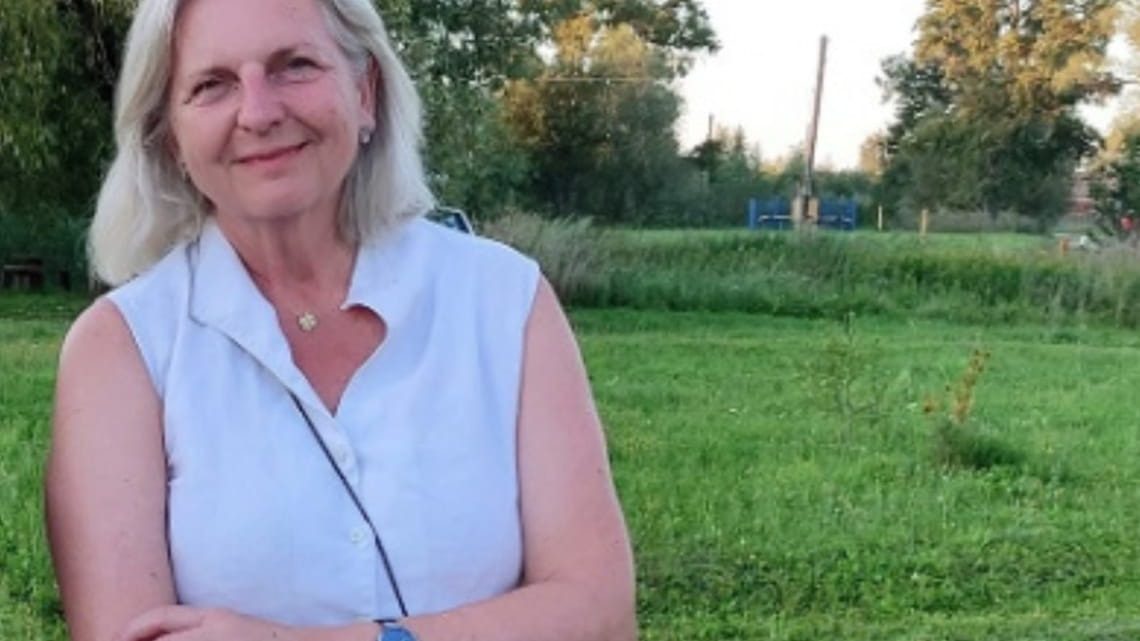 Колишня глава МЗС Австрії, яка танцювала з Путіним, живе в селі РФ