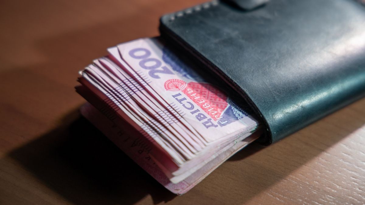 Мінімальна зарплата в Україні: яку суму запланувала влада