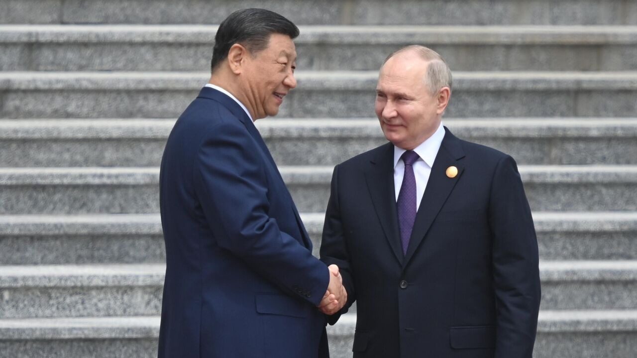 Путин и Си забыли выключить микрофон: журналисты услышали диалог