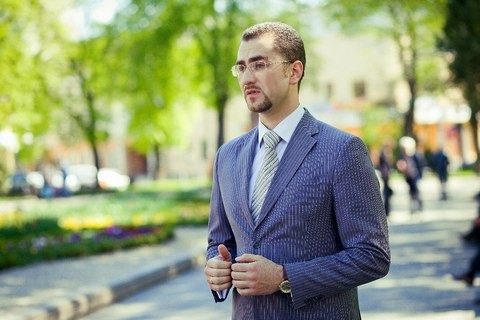 20 лет спустя: как живет украинец, который кинул яйцо в Януковича