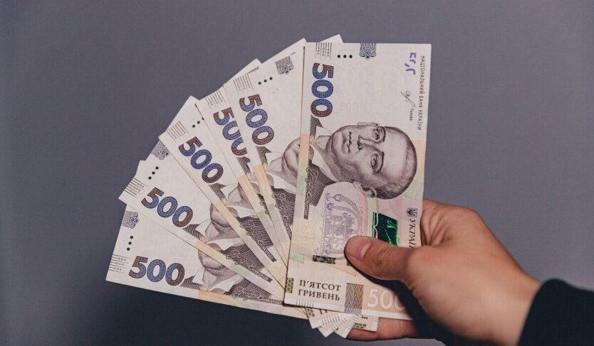 Експерт сказав, на скільки вистачить прожиткового мінімуму в Україні