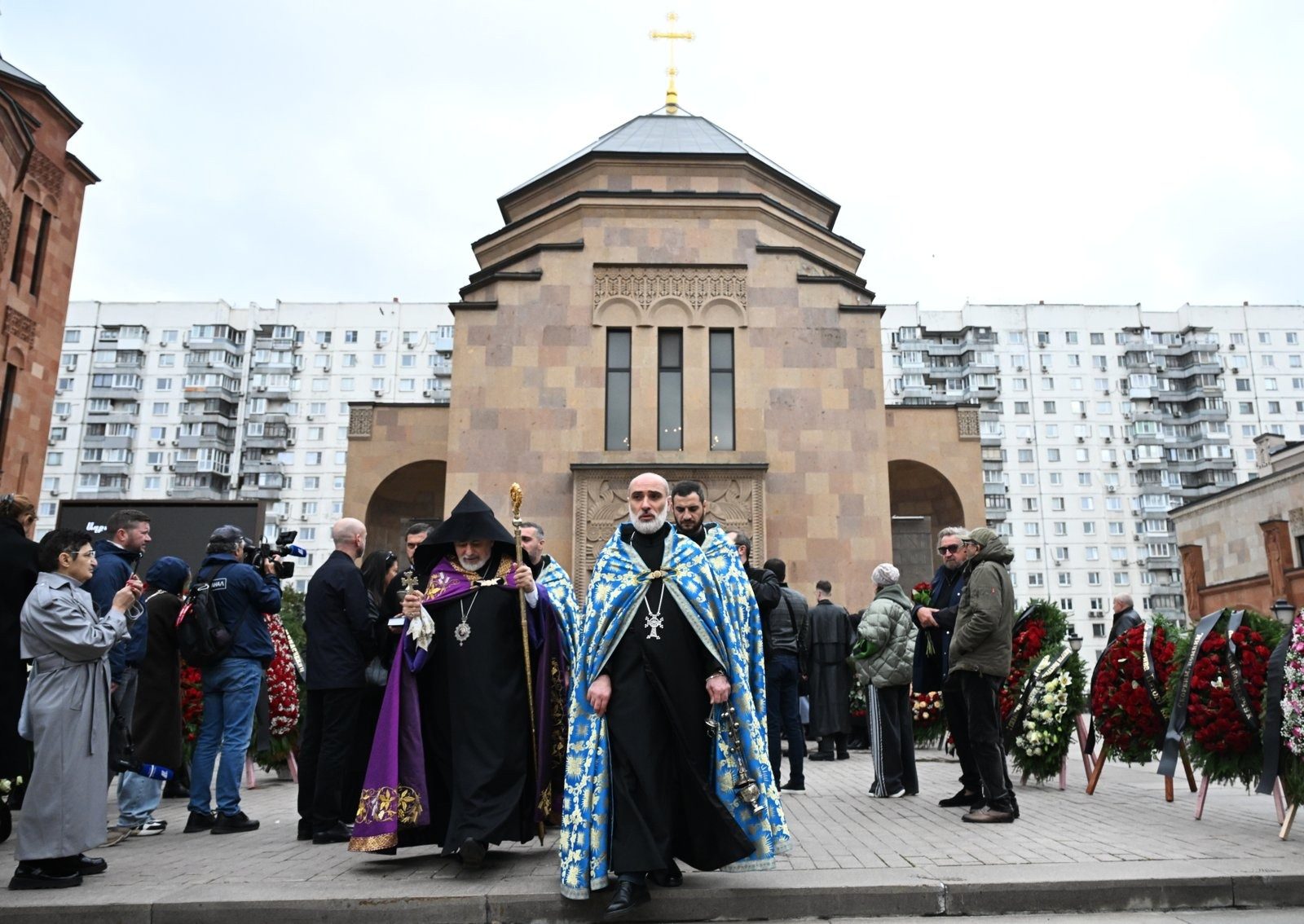 Путін надіслав на похорон Кеосаяна отруйний “сюрприз” (фото)