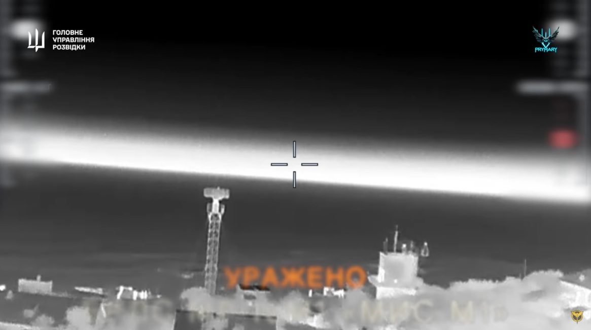 Бійці ГУР спалили два російські літаки Ан-26 в Криму (відео)