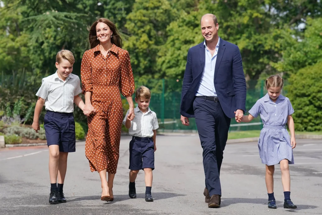 Дети Кейт и Уильяма вернулись за школьные парты (фото)