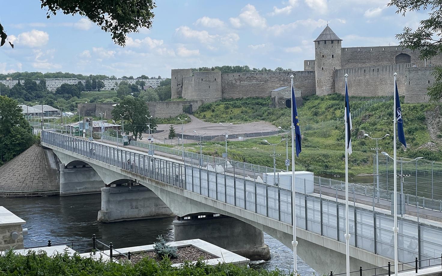 Естонія обмежила авіарух на кордоні з Росією