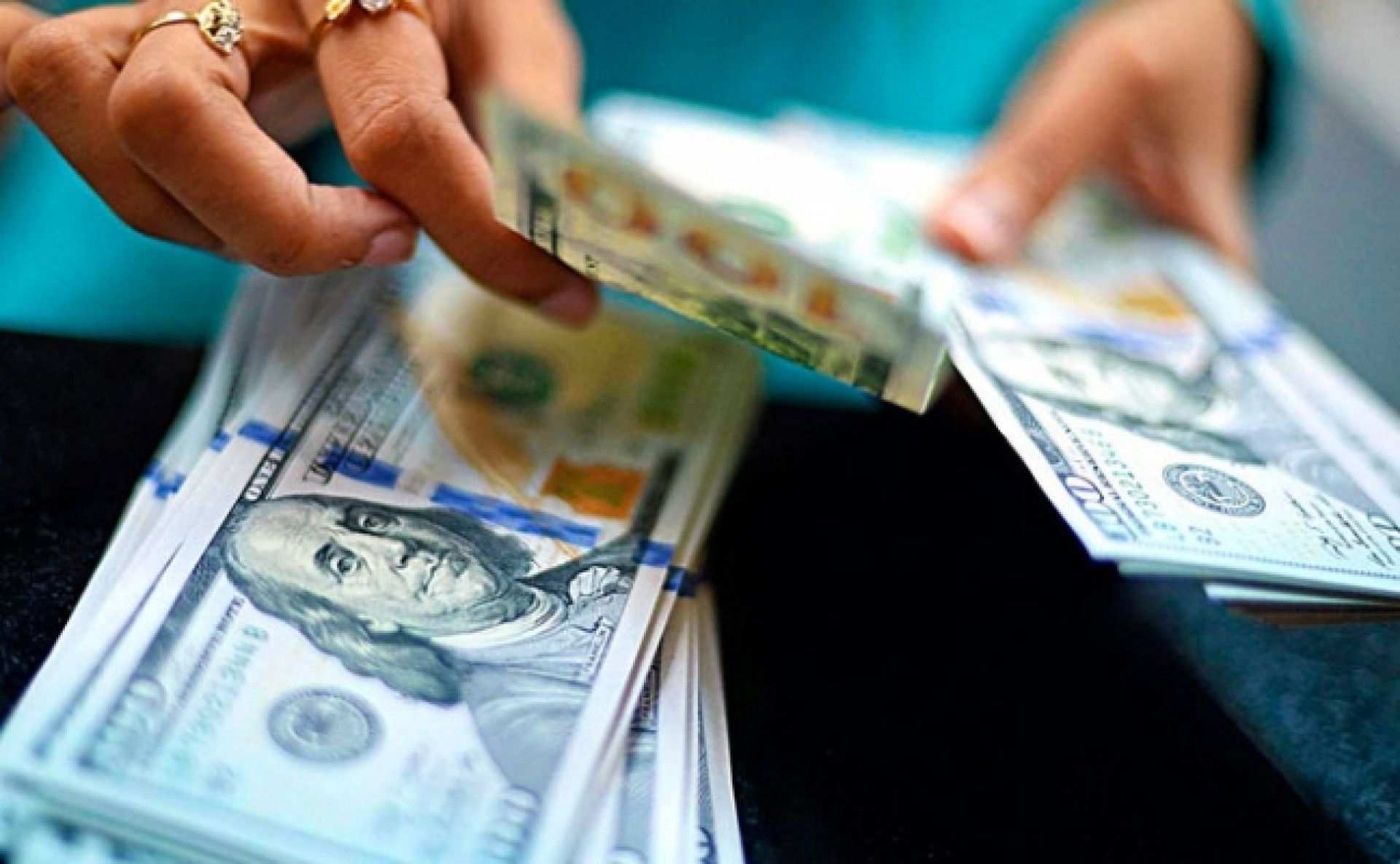 Сколько денег можно перевозить через границу в 2025 году
