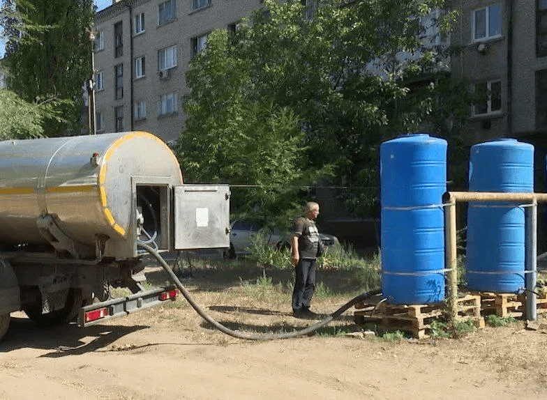 "Тут немає майбутнього": на Донбасі окупанти викачують водосховища, а люди готуються виїжджати
