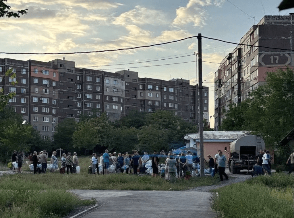 "Тут немає майбутнього": на Донбасі окупанти викачують водосховища, а люди готуються виїжджати