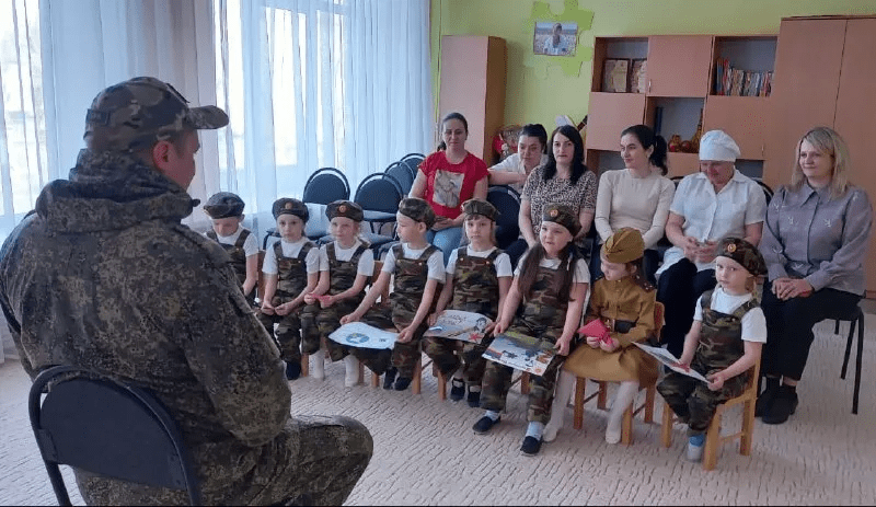 В России детей готовят к войне вместо обучения
