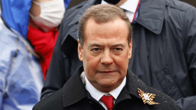 Медведев в очередной раз пригрозил Британии: новая волна абсурдных заявлений