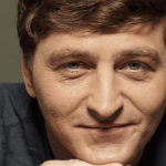 Актор В’ячеслав Довженко розлучився і знайшов нове кохання: як виглядають жінки його життя ➤ Prozoro.net.ua