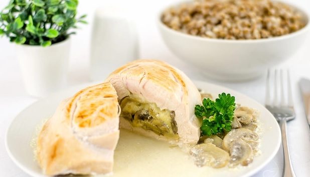 Фаршированное куриное филе с грибами