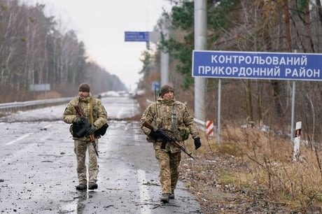 Зеленський пояснив, чому чоловікам 18-22 років дозволили виїзд за кордон