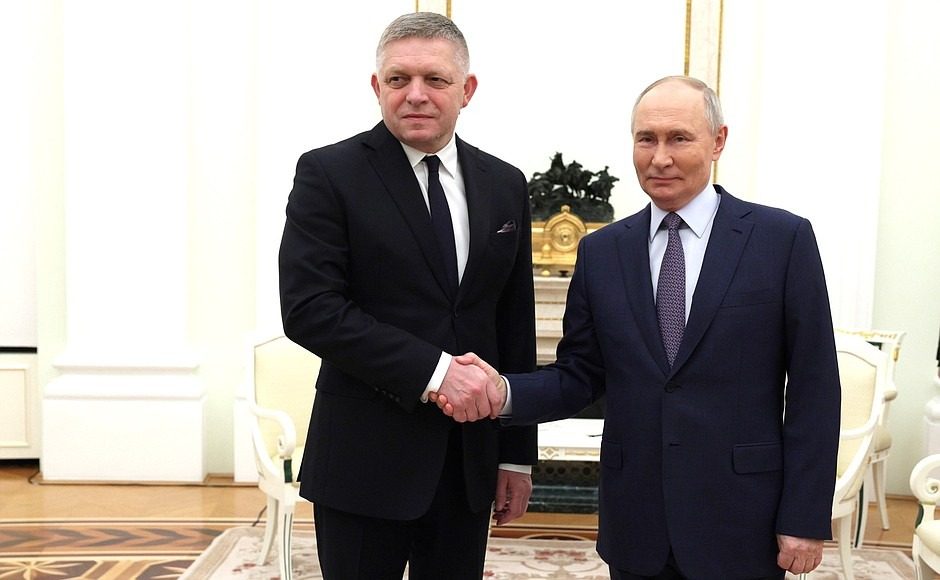 Много на себя взял: реакция ЕС на слова Фицо Путину в Китае
