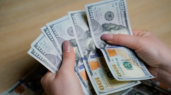 Яка різниця між синім та білим доларом — українцям пояснили