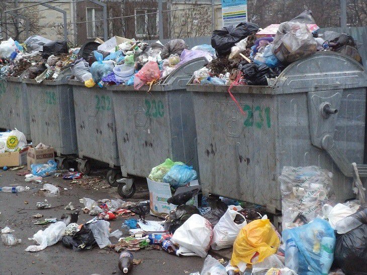Взрыв произошел возле мусорки под Киевом: есть жертвы (фото)