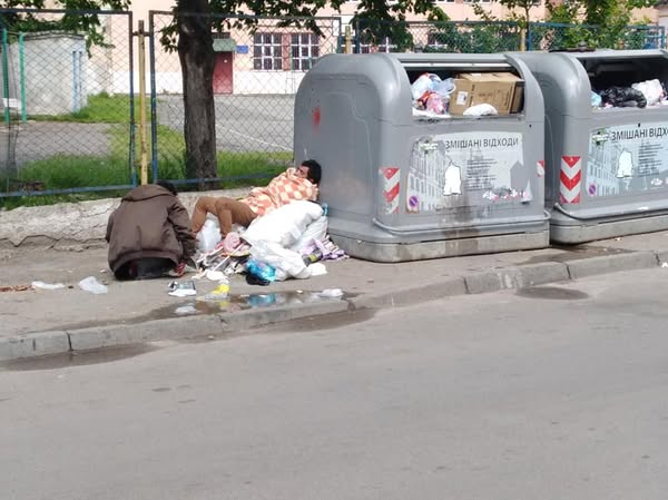 Взрыв произошел возле мусорки под Киевом: есть жертвы (фото)