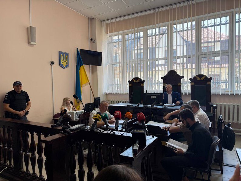 Суд ухвалив рішення щодо вбивці Парубія: за ґрати без застави