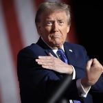 Устроил шоу: Трамп показал фирменный танец на авианосце в Японии (видео) ➤ Prozoro.net.ua