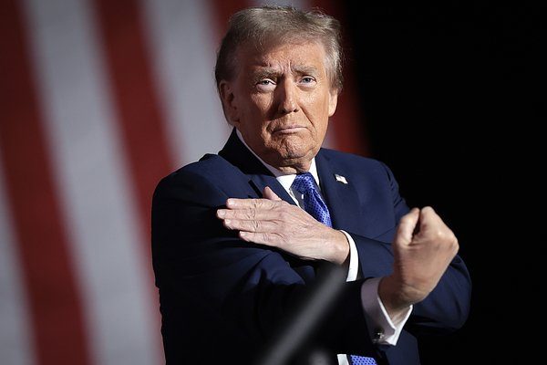 Влаштував шоу: Трамп показав фірмовий танець на авіаносці в Японії (відео) ➤ Prozoro.net.ua