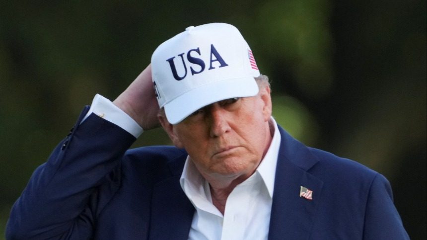 “Втрачає зв’язок із реальністю”: дивна поведінка Трампа турбує