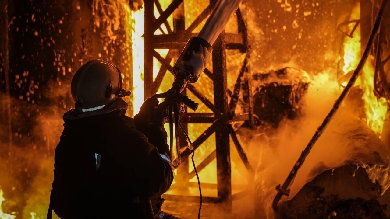 Після ударів РФ на Львівщині загорілося газове сховище