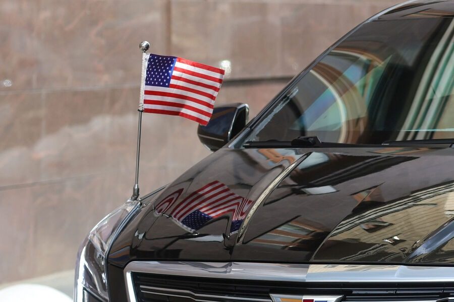 Кортеж Вэнса попал под обстрел: что с вице-президентом США