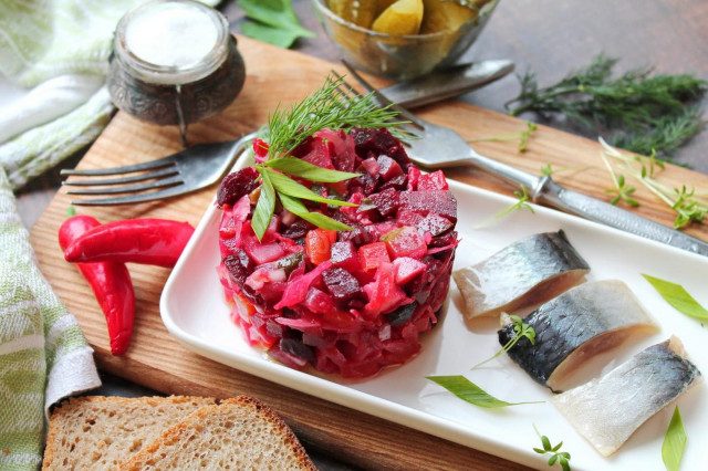 Классика по-новому: винегрет с селёдкой и горошком покоряет вкусом ➤ Prozoro.net.ua