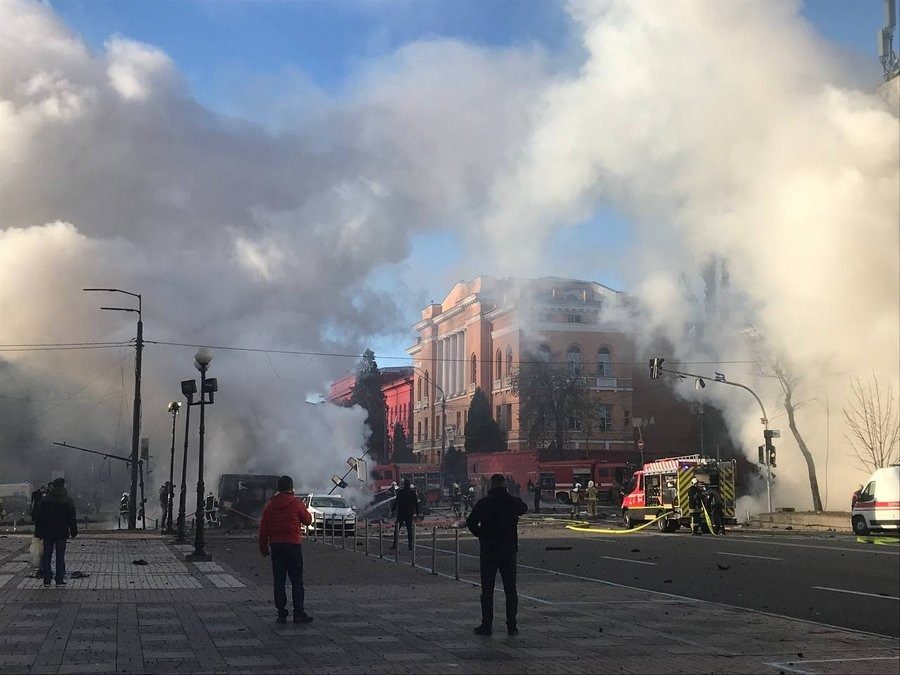Мощные взрывы в Киеве: известно про серьезные последствия атаки
