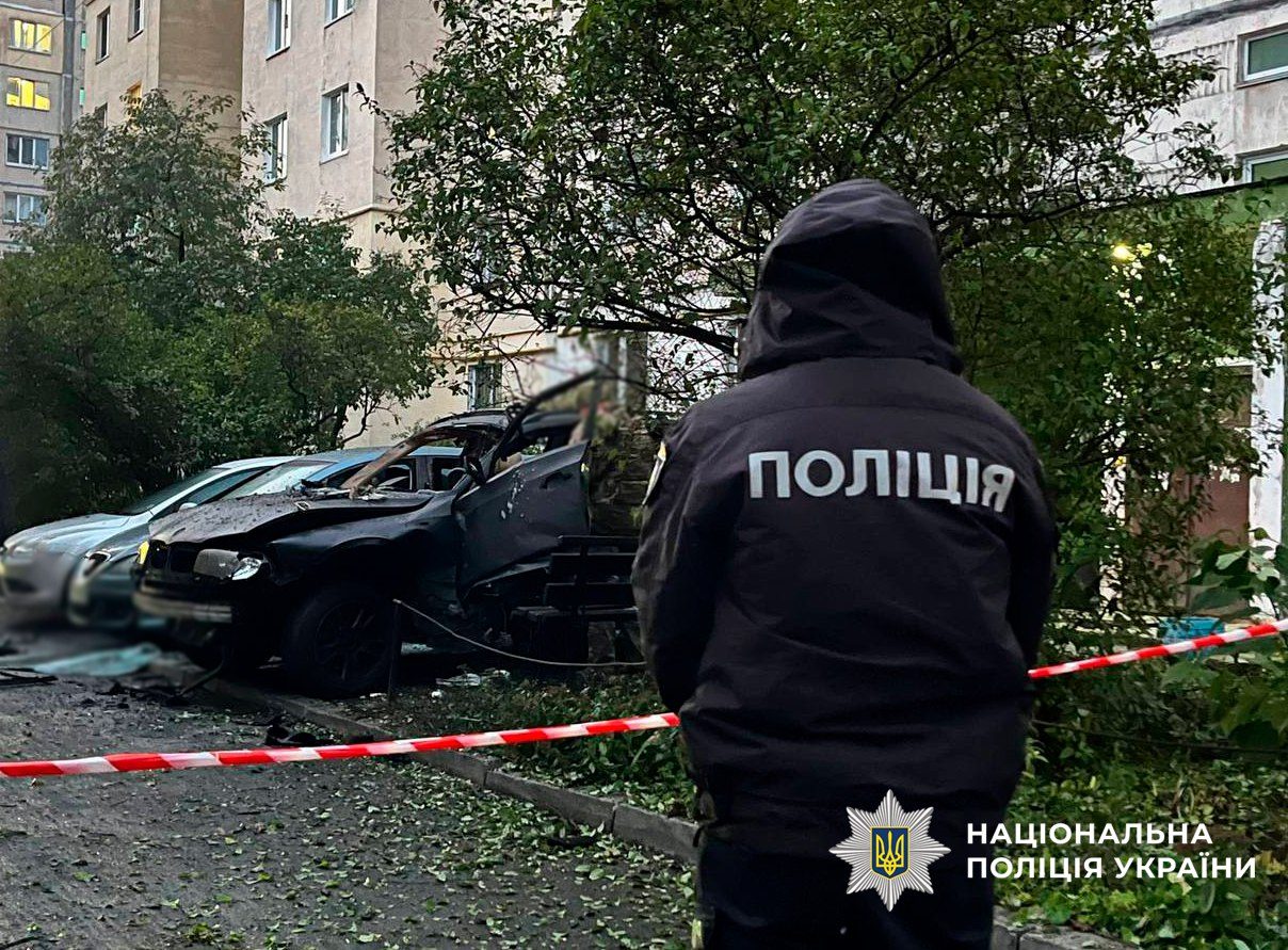 В Киеве взорвали авто: взрывчатку заложили под сиденье (фото) ➤ Prozoro.net.ua