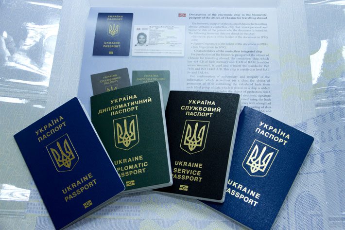 Нові норми для українських паспортів: що зміниться після рішення Ради
