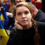 Безугла змінила зачіску та висміяла сукню колеги (фото) ➤ Prozoro.net.ua