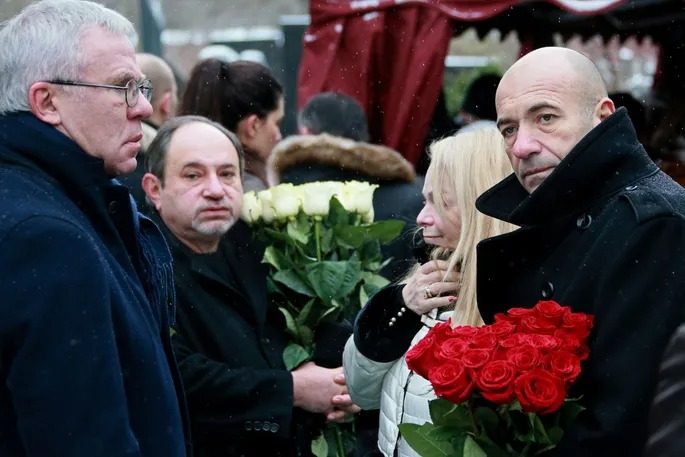 Долина оконфузилась на похоронах Кеосаяна: момент уже на видео