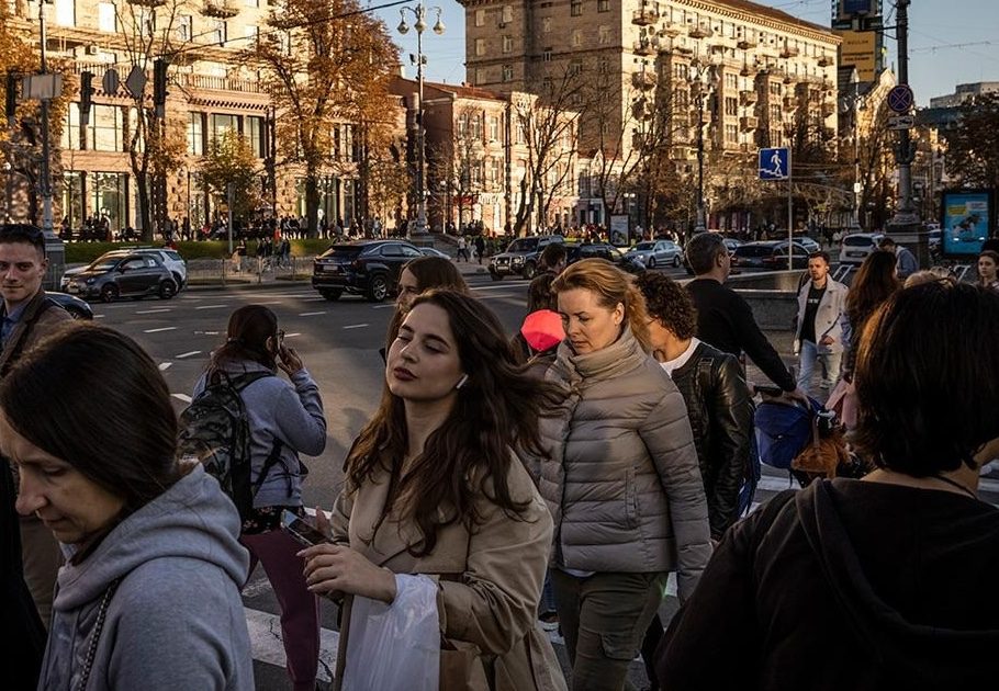 Не с кем познакомиться: куда исчезли мужчины с улиц Украины