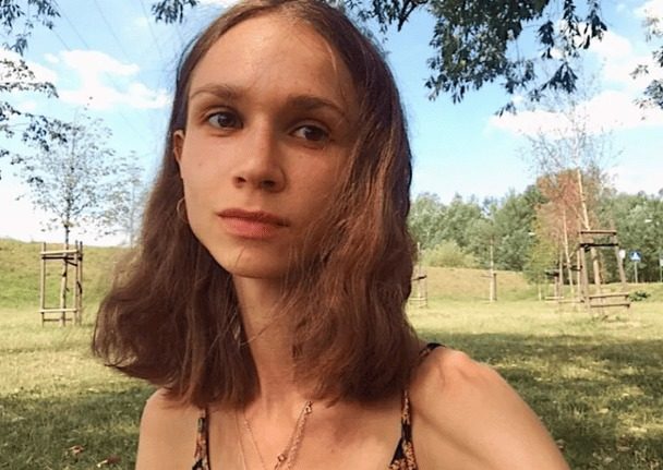 «Ела только фрукты»: смерть молодой девушки всколыхнула сеть