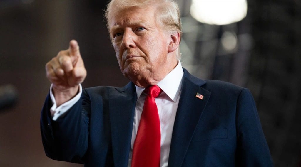 “Втрачає зв’язок із реальністю”: дивна поведінка Трампа турбує