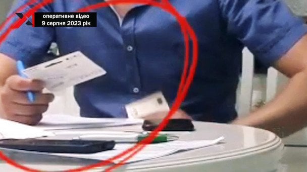 Попался! Прокурор в Киеве воровал прямо во время обыска (видео)