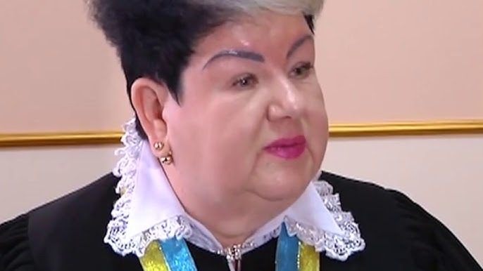 Выжила после 17 ножевых ранений и стала звездой мемов