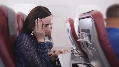 Чоловіка покарали за «надмірний інтим» у літаку. Що він зробив