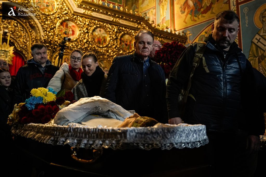 В Киеве простились с журналистами, которых оккупанты убили дроном в Краматорске 6 В Киеве простились с журналистами, которых оккупанты убили дроном в Краматорске