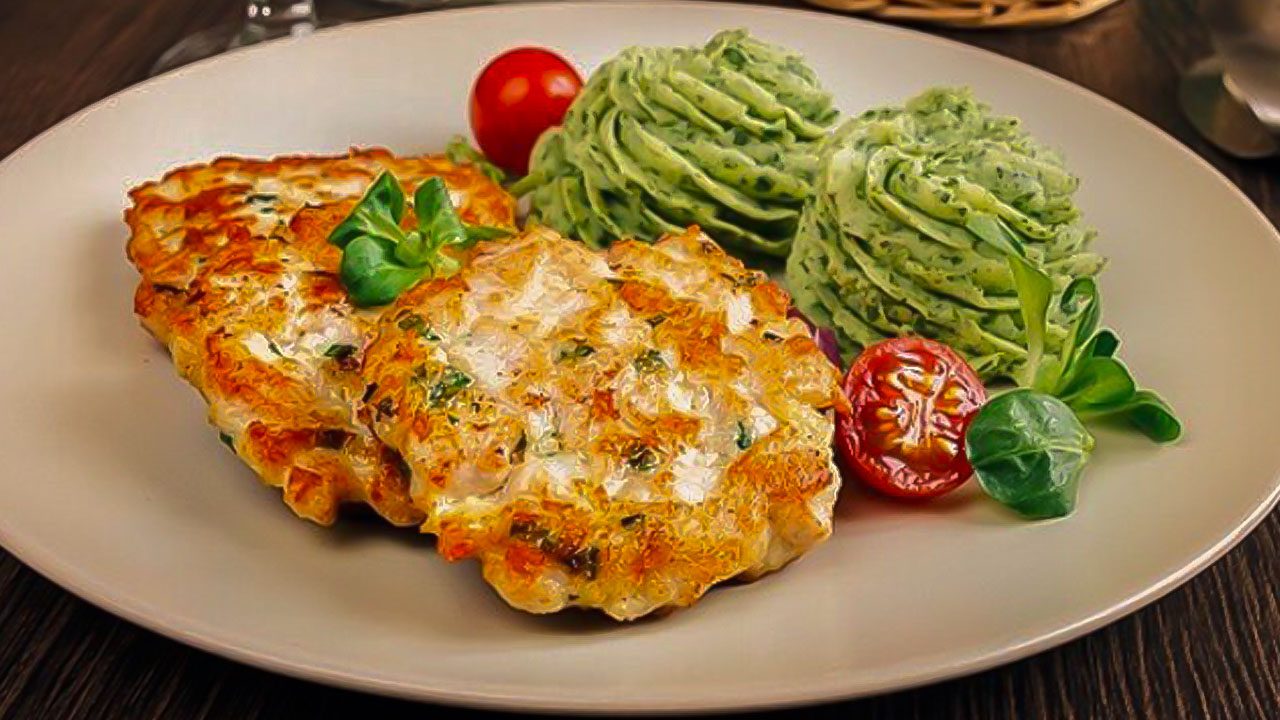 Куриные котлеты с квашеной капустой